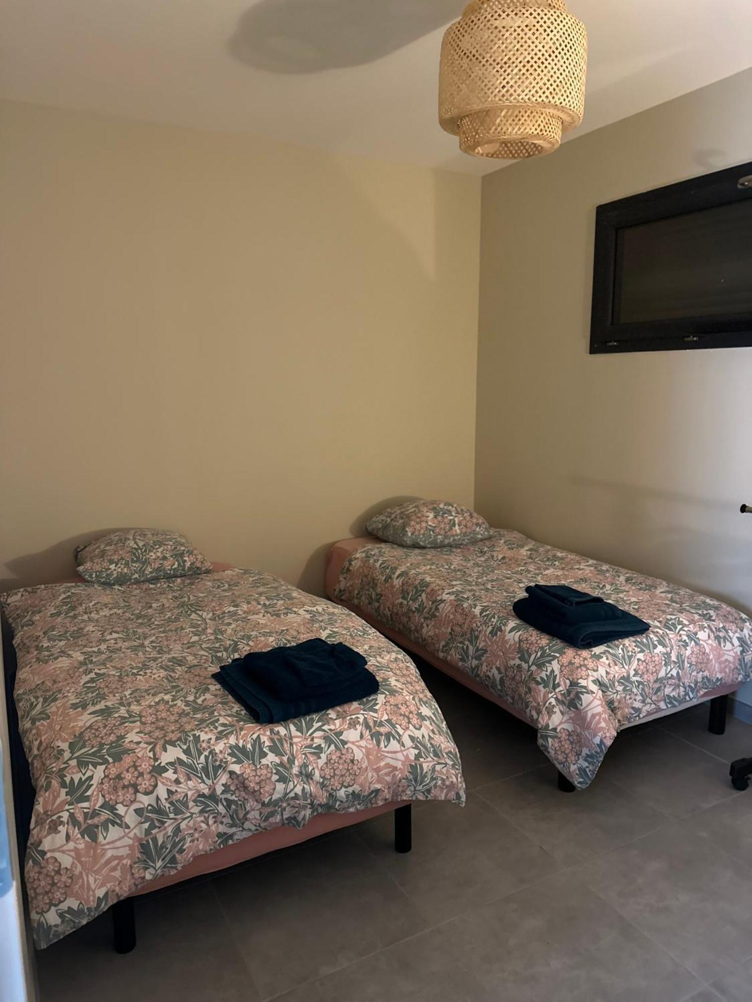 Maison T3 Dans Un Village Calme Saint-Mitre-les-Remparts Eksteriør bilde
