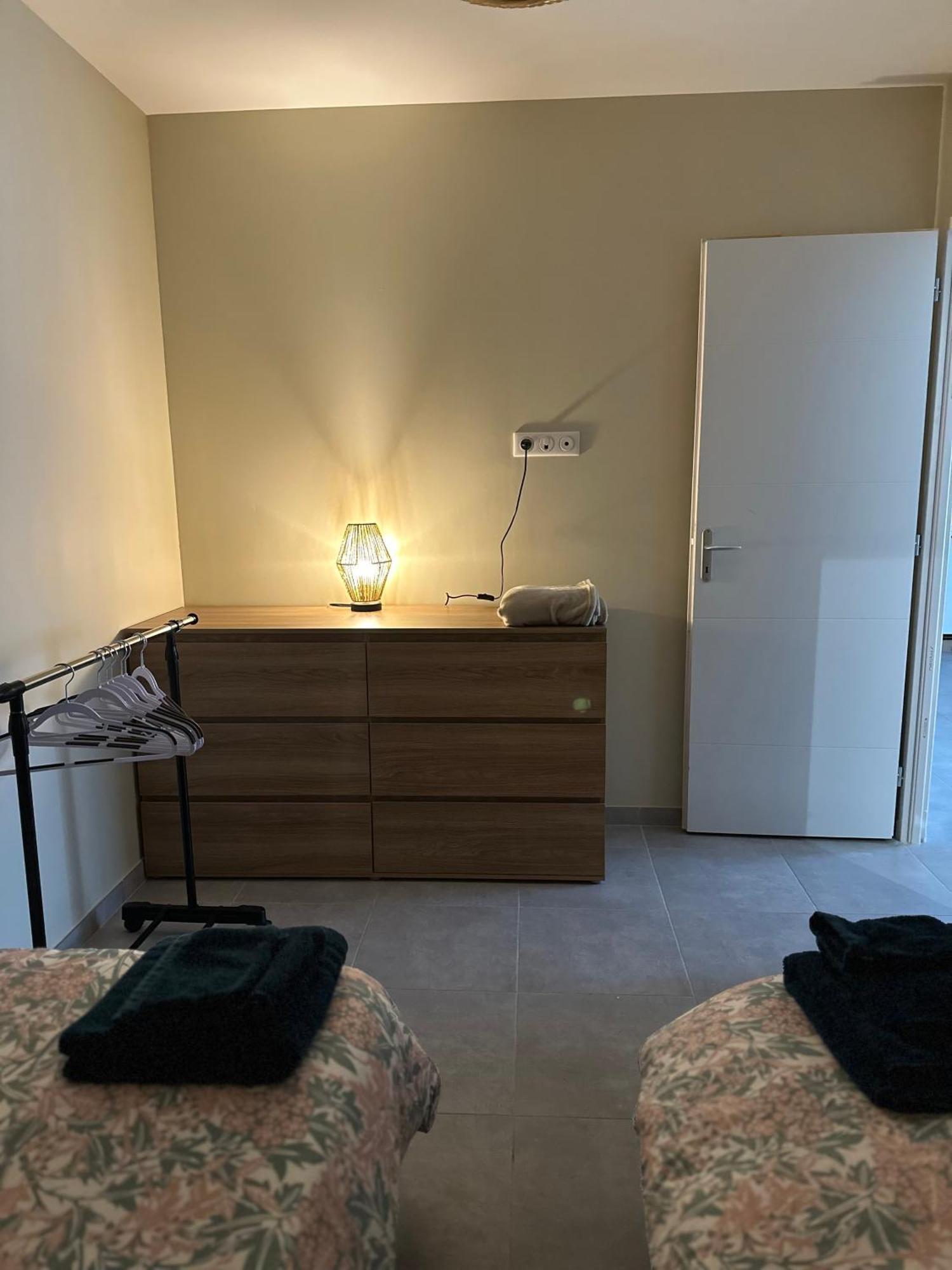 Maison T3 Dans Un Village Calme Saint-Mitre-les-Remparts Eksteriør bilde