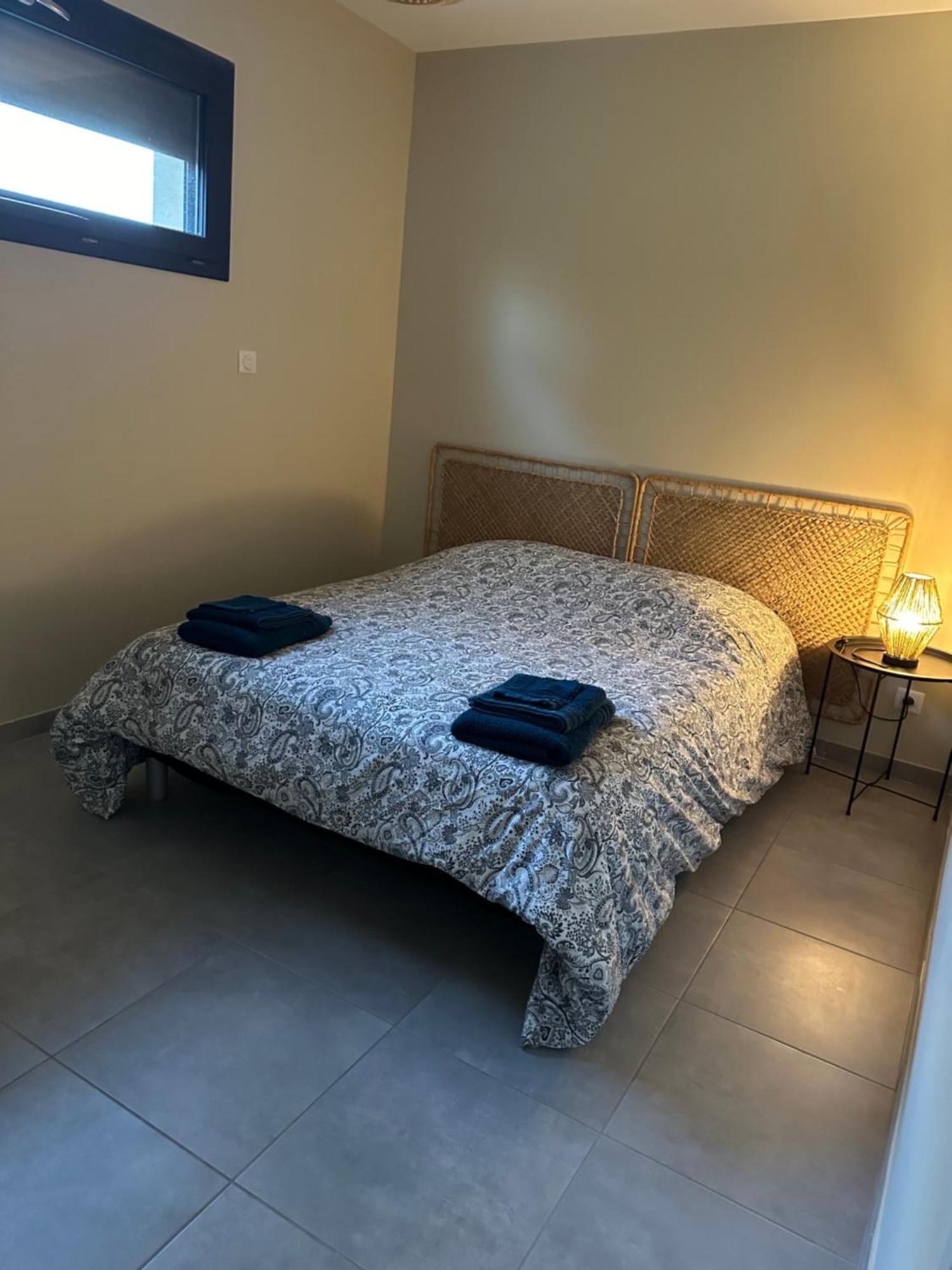 Maison T3 Dans Un Village Calme Saint-Mitre-les-Remparts Eksteriør bilde