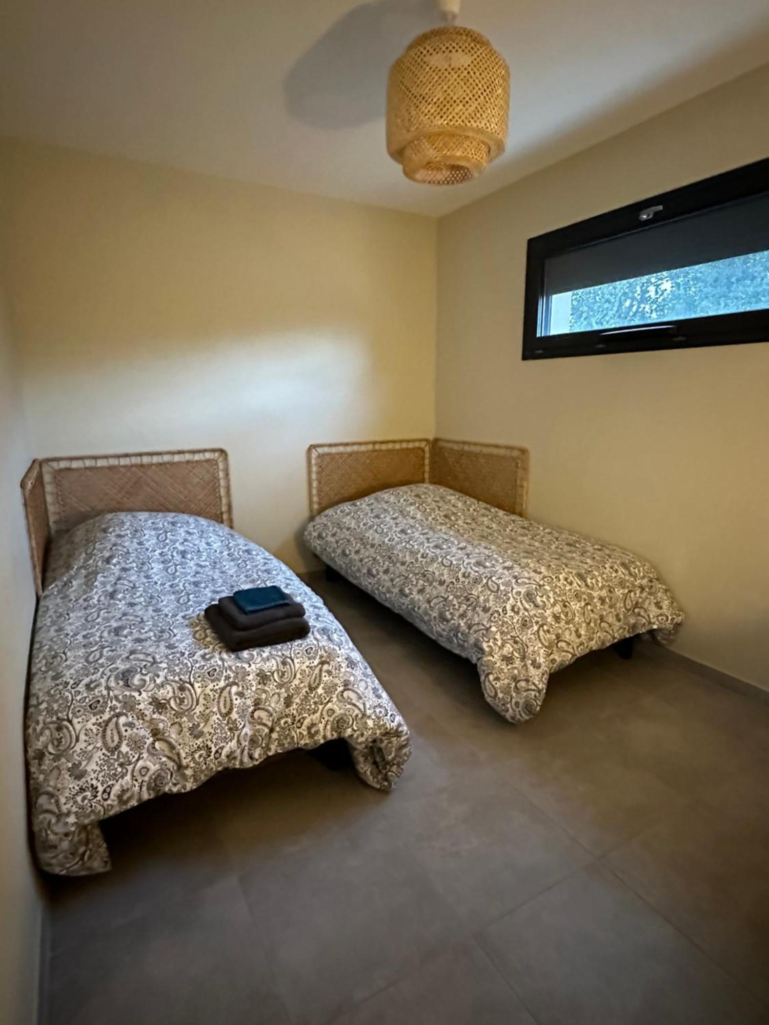 Maison T3 Dans Un Village Calme Saint-Mitre-les-Remparts Eksteriør bilde