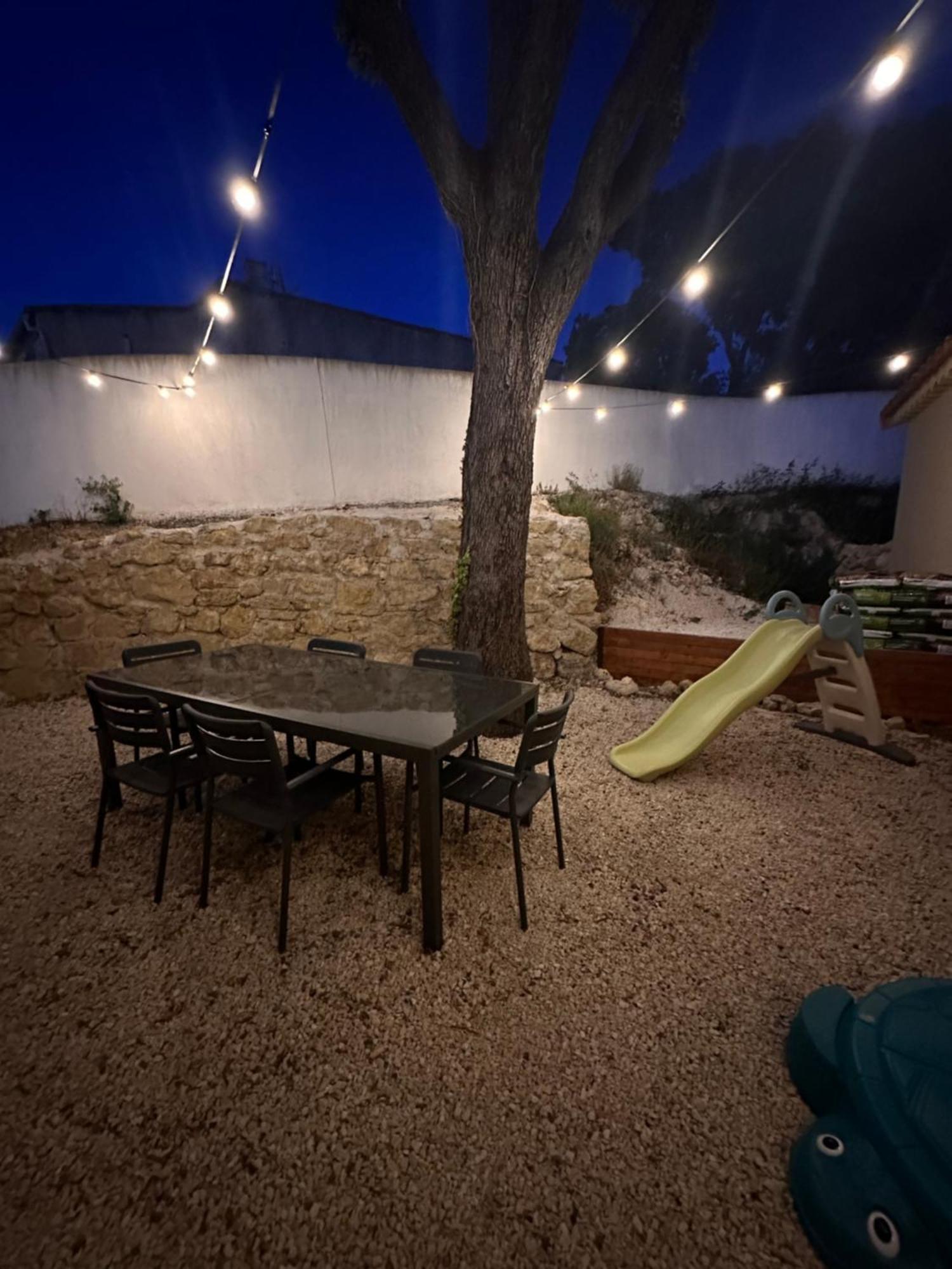 Maison T3 Dans Un Village Calme Saint-Mitre-les-Remparts Eksteriør bilde