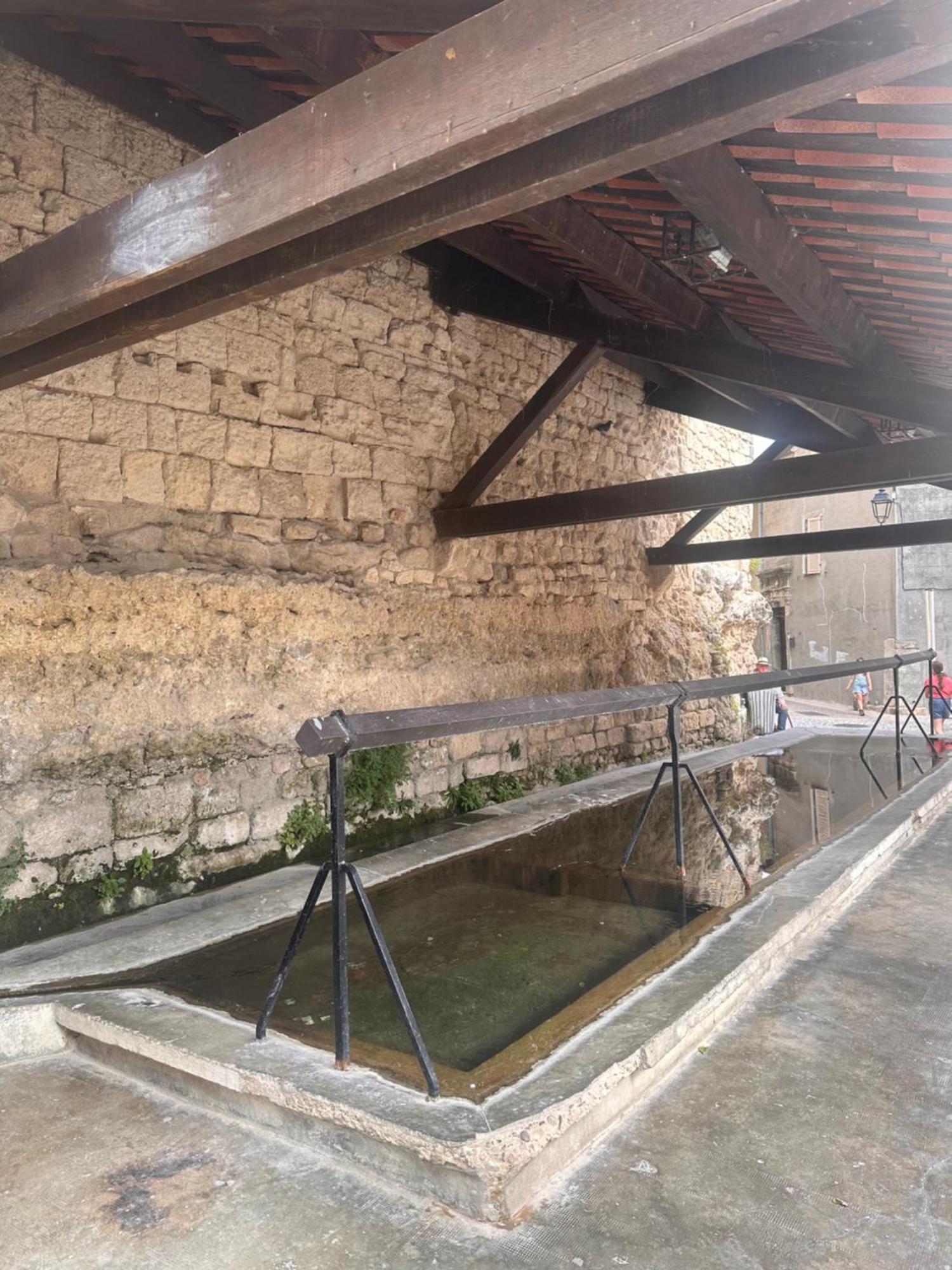 Maison T3 Dans Un Village Calme Saint-Mitre-les-Remparts Eksteriør bilde